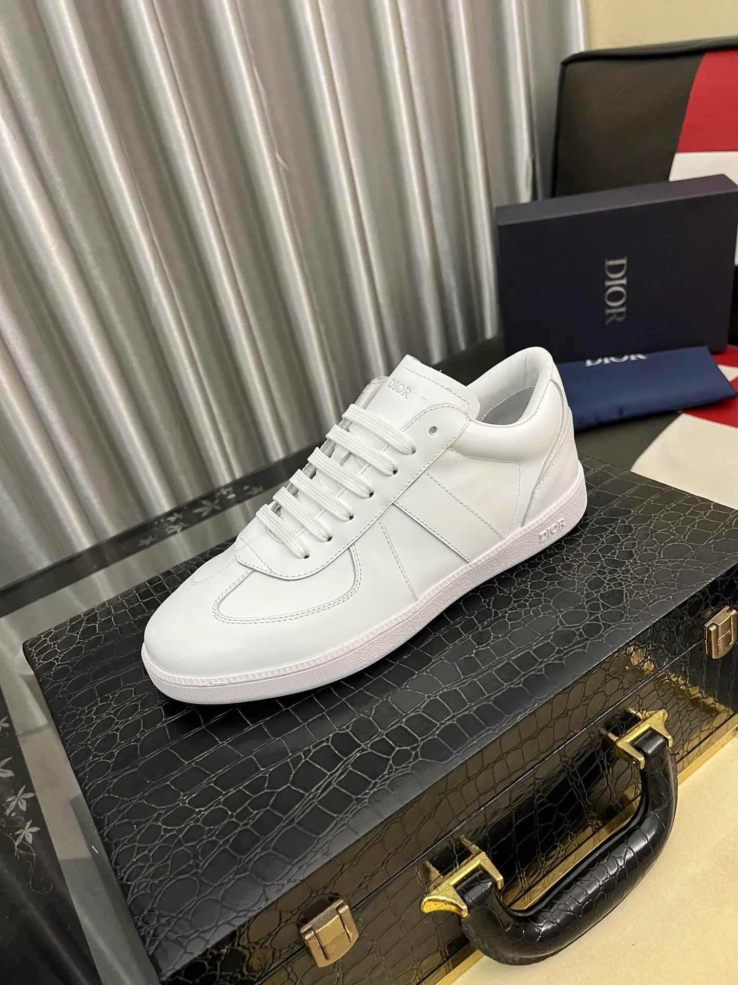 Men's shoes💰380⌚️⌚️[Dior] Dior's new men's genuine leather casual shoes, the highest version on the market, any comparison is welcome🆚! The original leather has excellent texture and is super high-end! Fetal sheep net lining imported from Italy, removable pad! Luxurious materials and fine workmanship, highly recommended! Code number: 38-44
